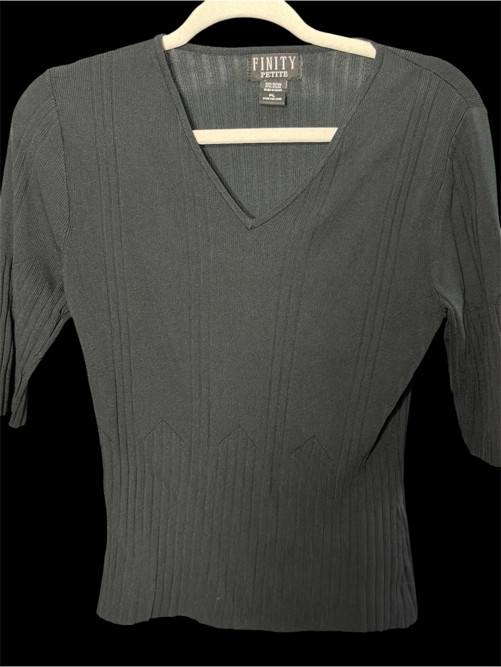 Finity Petite Ribbed V-Neck Top in Black